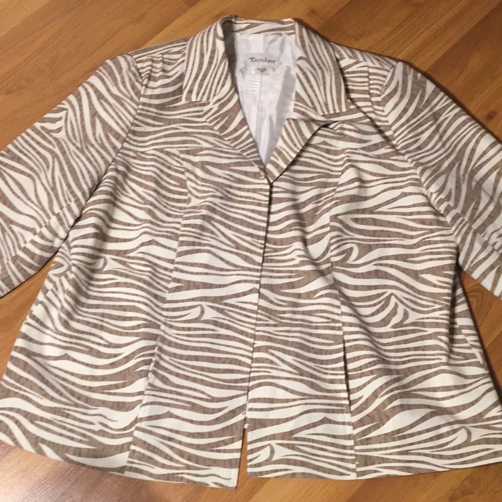 TanJay jacket size 24W